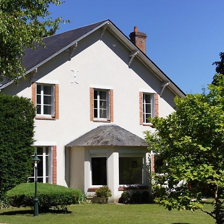 L'atelier du chateau Saint-Ay Extérieur photo