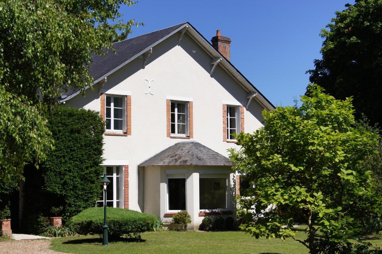 L'atelier du chateau Saint-Ay Extérieur photo