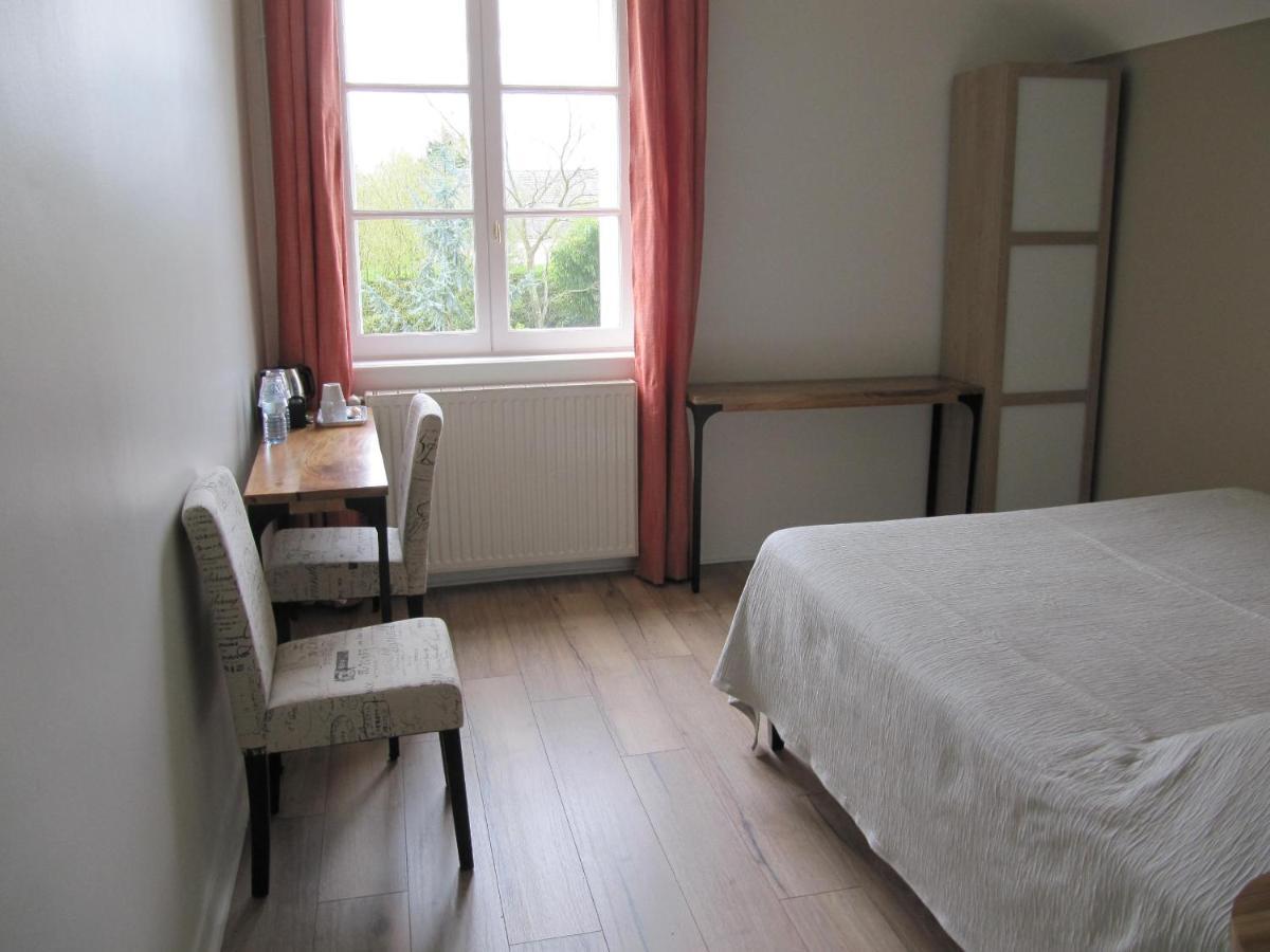 L'atelier du chateau Saint-Ay Extérieur photo